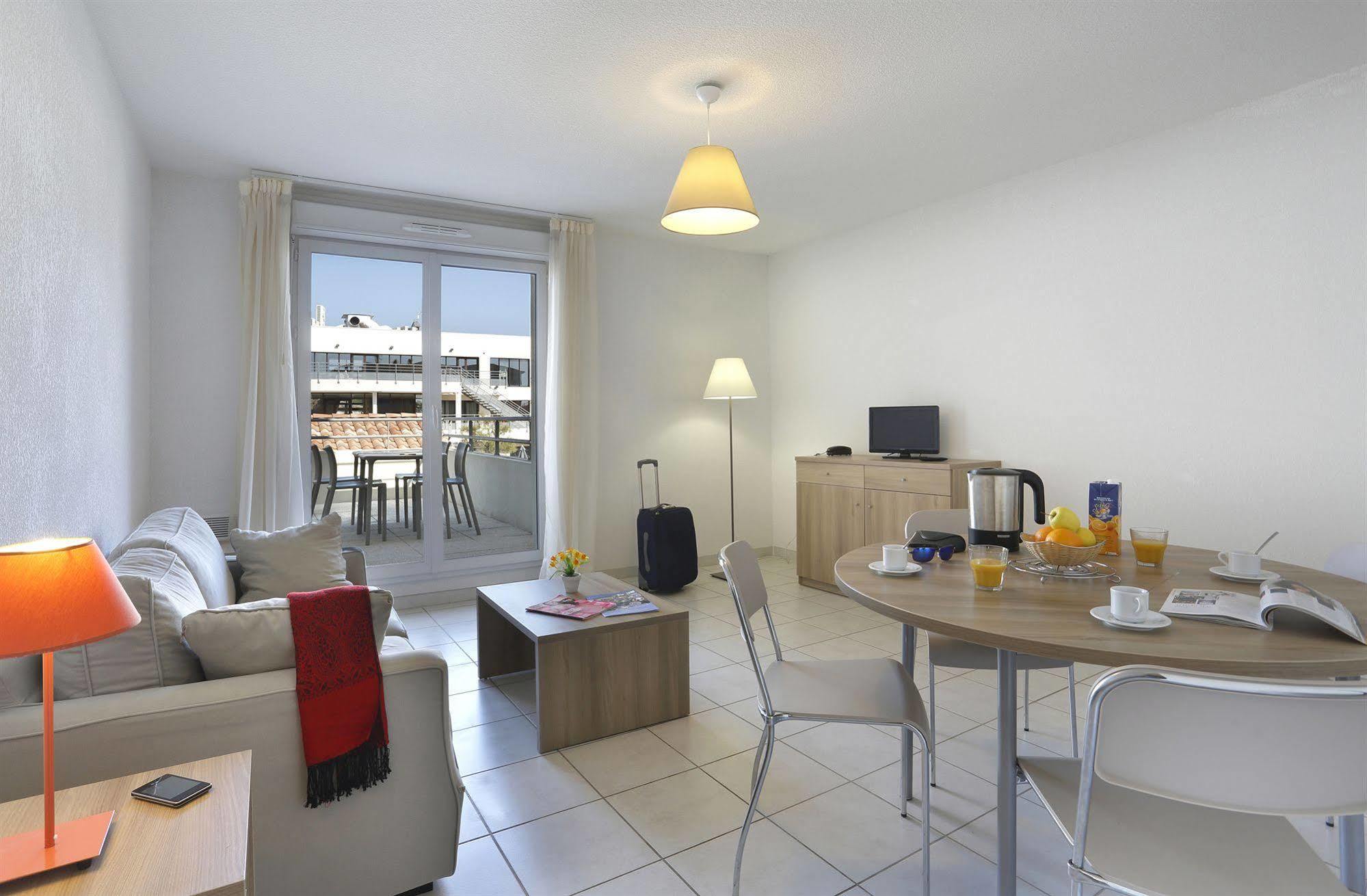 Vacanceole - Residence Cap Camargue เลอ โกร-ดู-รัว ภายนอก รูปภาพ